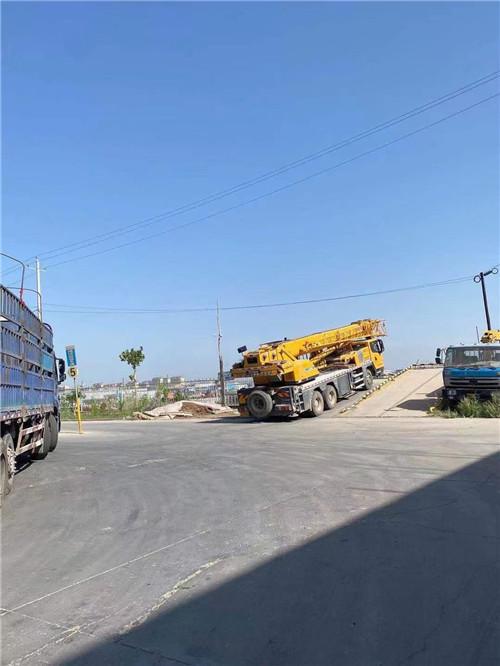 三都25吨吊车的租赁价格大概是多少？